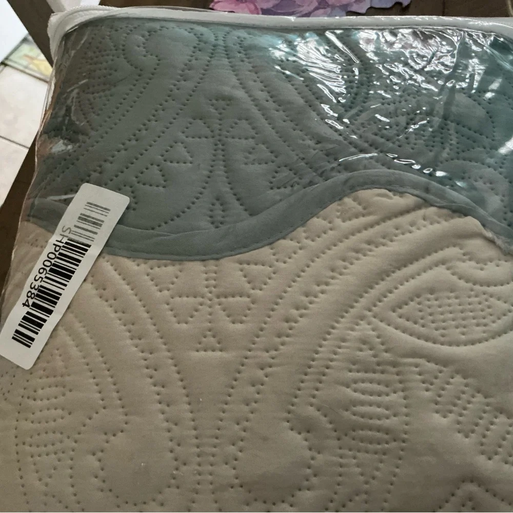 NIP Loveseat 2 cushion Furniture Protector - LIGHT BLUE /Ecru back